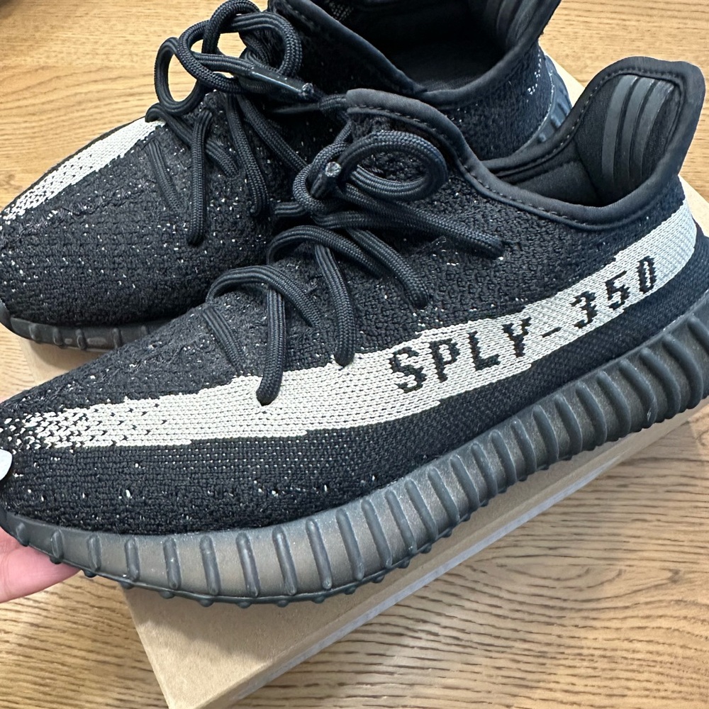 Adidas Yeezy Boost 350 V2 “Oreo” —Men’s size US 6/5.5 UK — women’s size 8 US